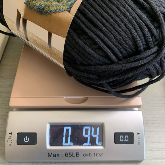 Bernat Maker Home Dec #5 Bulky Yarn Skein Black - Picture 8 of 8